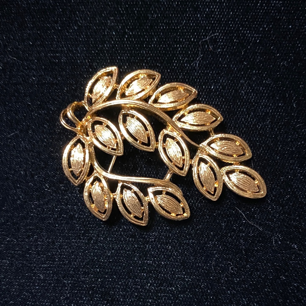 Elegant vintage Napier Gold Leaf Brooch pin
